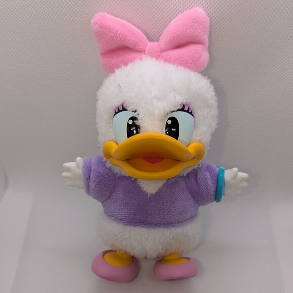 Mickey Family Cute Together Keychain (Confirmed Daisy) - Picture 2 of 2